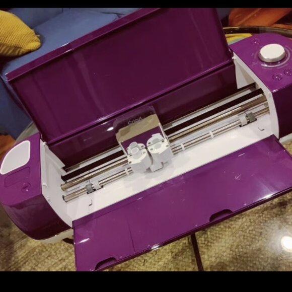 Cricut Explore Air 2 DIY Cutting Machine - Picture 2 of 2